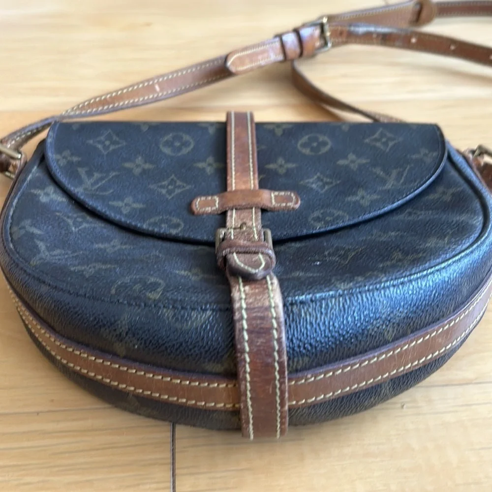 Louis Vuitton vintage chantilly cross body